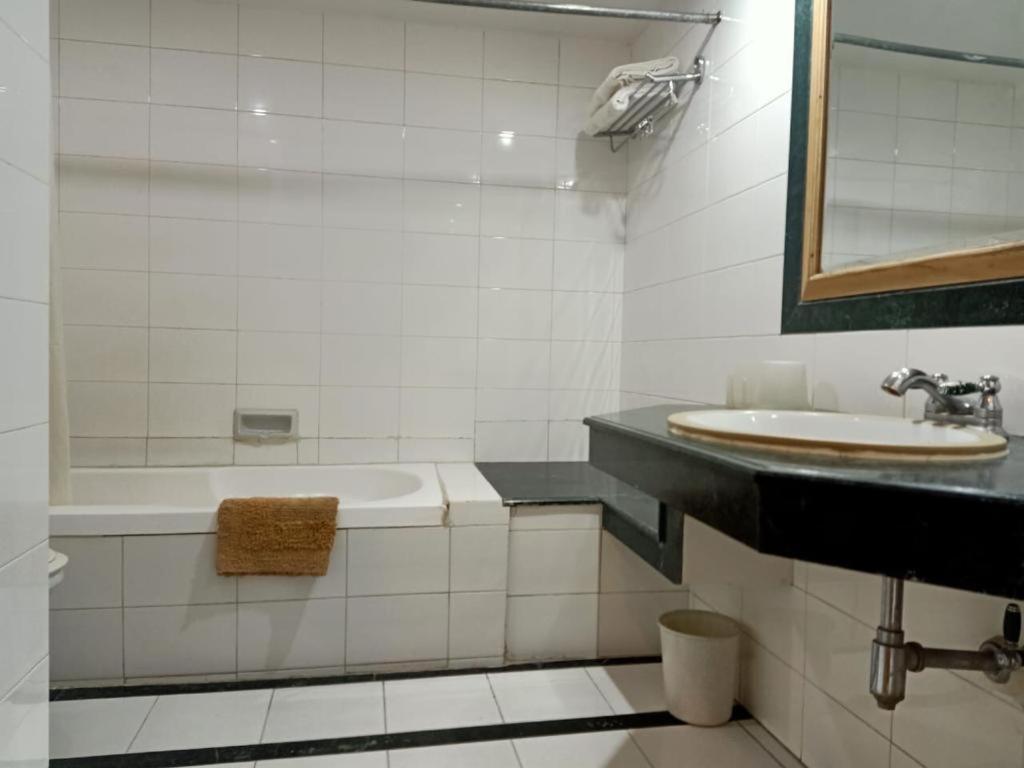 Shingar Regency Hotel Manāli Eksteriør billede